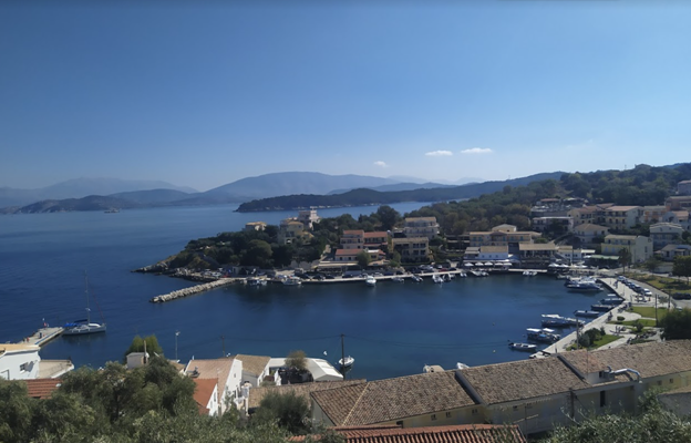 Kassiopi uostas nuo pilies bokšto